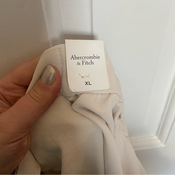 NWT - Abercrombie & Fitch Ultra High Rise Tailored Shorts in Cream - XL - Picture 7 of 8